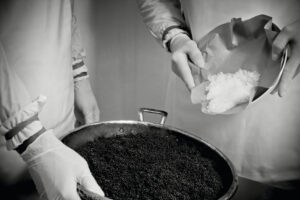 La preparazione del caviale di Calvisius.